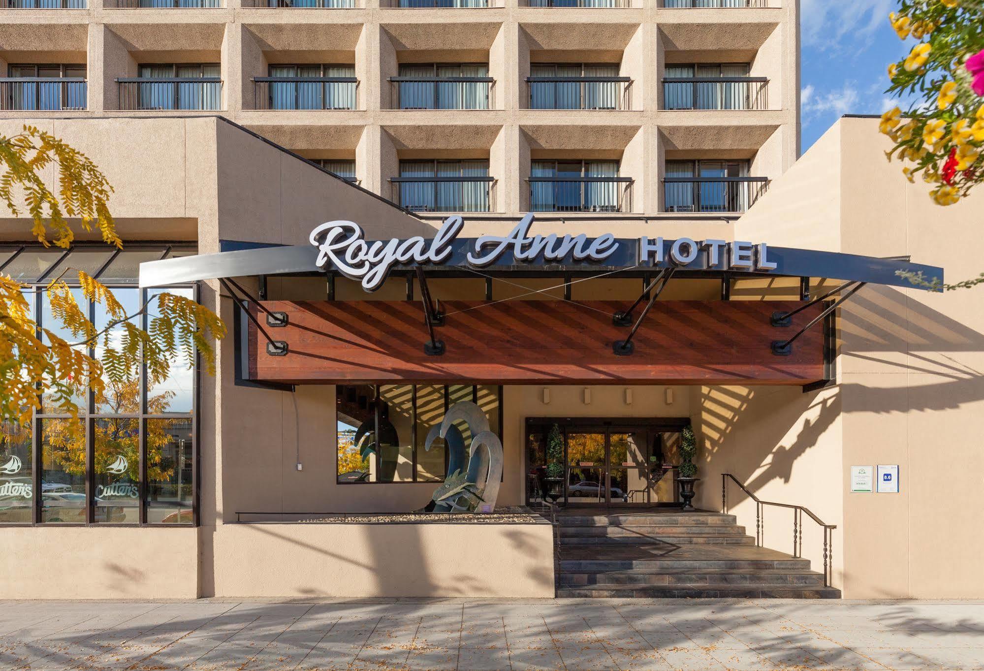 The Royal Anne Hotel Келоуна Экстерьер фото